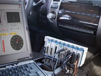 Een sensorencheck in de auto wordt steeds actueler nu het aantal sensoren in een voertuig enorm toeneemt.