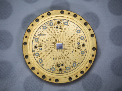 Een 8-qubit kwantumprocessor van Rigetti Computing. Bron: Rigetti Quantum Computing Inc.