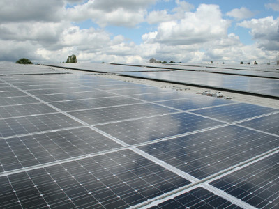 Zonnepanelen op elk dak. Foto van: h080.