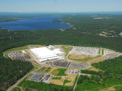 Het 5,5 km2 grote Luther Forest Technology Campus waar de eerste 14nm-FinFET's van AMD gefabriceerd zijn.