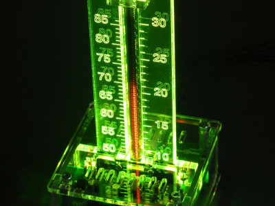 Enclosure yellow/green backlight With transparent enclosure, yellow/green scale backlighting