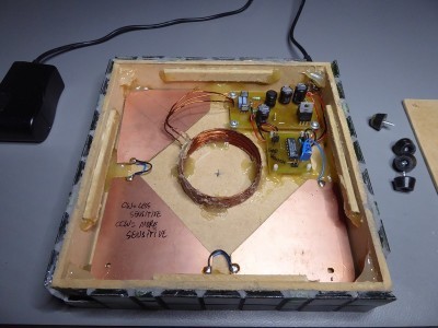 image2 Bottom view of the base : touch sensor toggle switch + buck converter + wireless transmitter