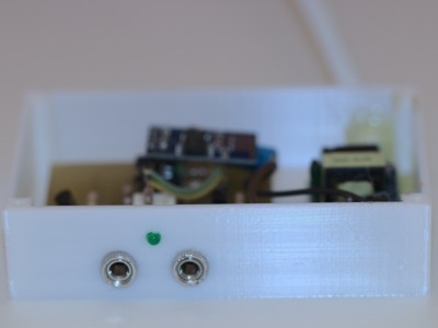 DCF77-klokserver met continu signaal en dubbel uitgangskanaal
