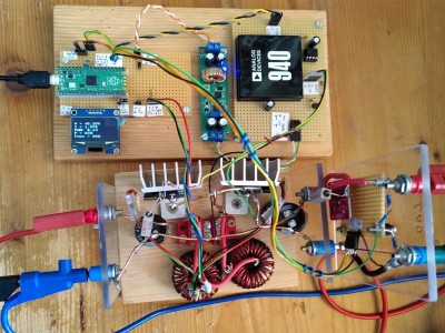 Zonne-energie benutten: Een zelfgemaakt opslagsysteem voor zonne-energie met hergebruikte EV-batterijen.