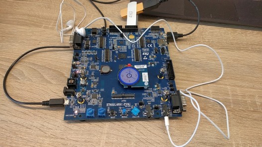 stm32l4r9i-eval kit