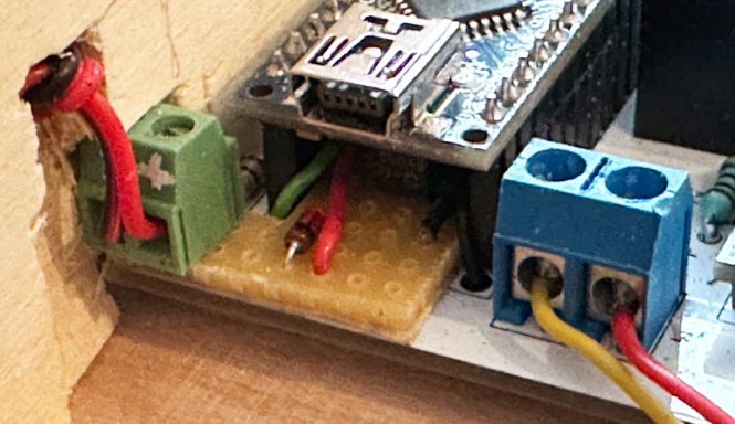 The transistor driver fits directly under the Arduino board
