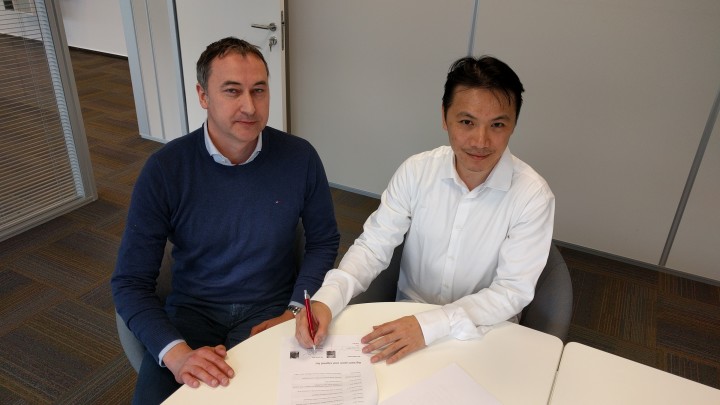 Espressif CEO Teo Swee Ann signs contract