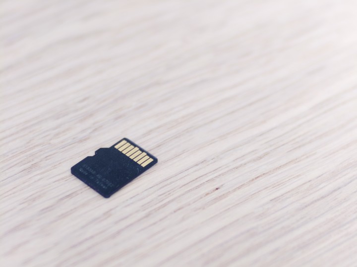 Micro SD card with 16◦GB memory