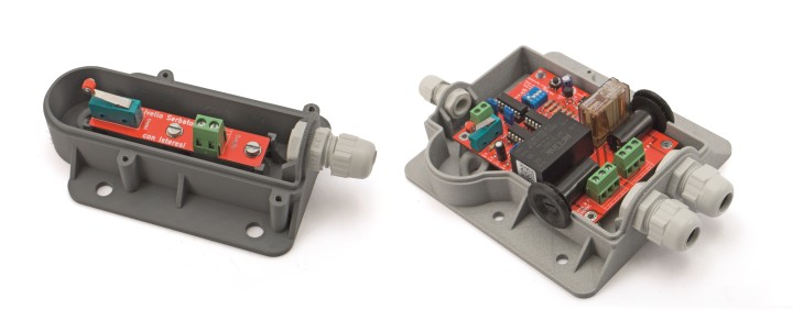 The main circuit (right) and the float pcb (left) inserted in 3D-printed housings of the water tank level controller.