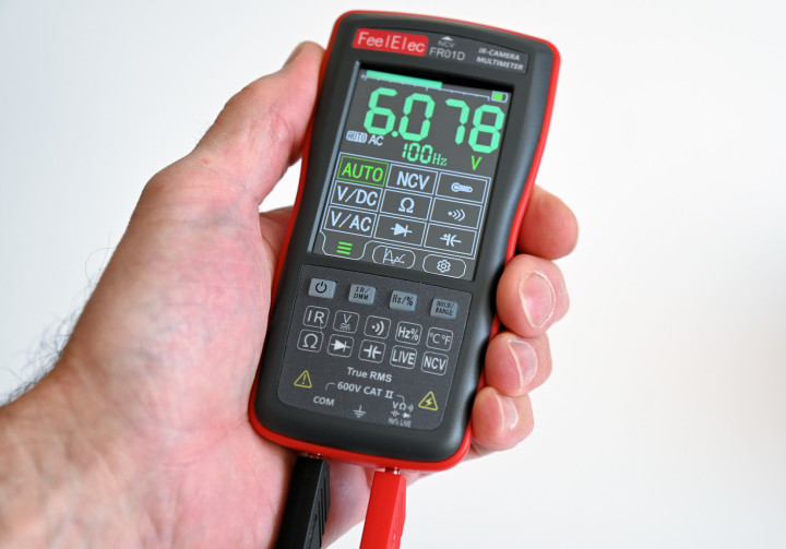 The FR01D in multimeter mode