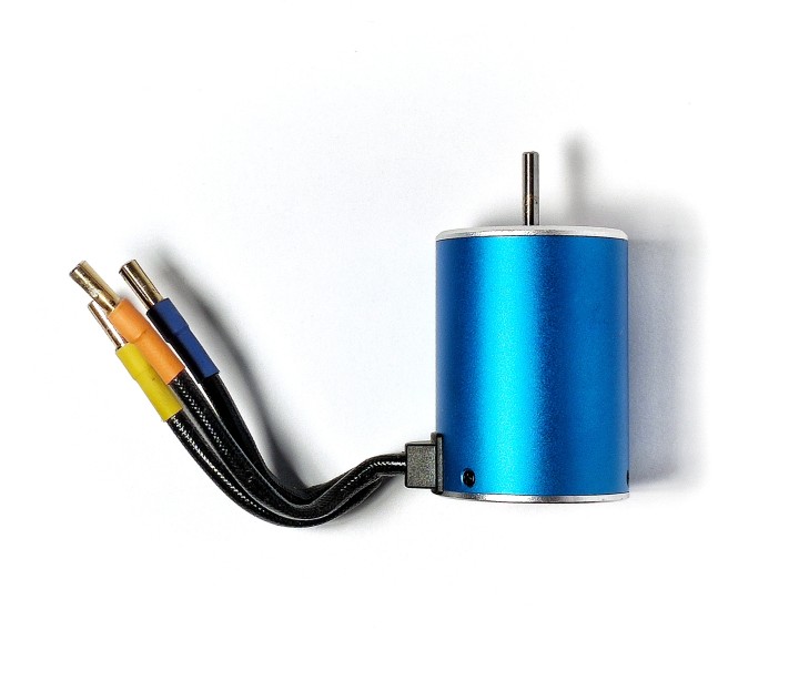 Typiquement, un moteur BLDC possède 3 fils d'alimentation, un pour chaque phase.