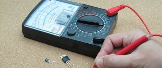 Measuring gain of a transistor using an ATMega8