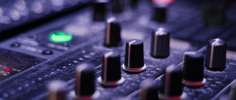 Efficiently Read Two Potentiometers on One Digital Input Using Schmitt-Trigger
