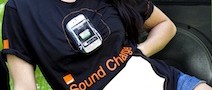 Lärmempfindliches T-Shirt lädt Handy auf