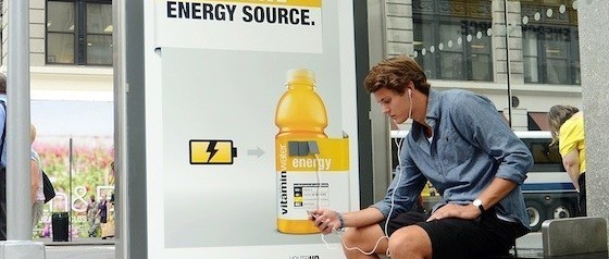 Panneaux publicitaires chargeurs de batteries