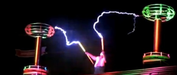 Tesla-Videos: Spulen, Blitze & Musik