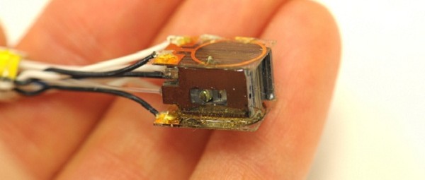 Mini-sensor meet magnetische activiteit van de hersenen