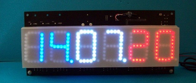 Multifunktionsuhr mit 6-stelligem RGB-Display