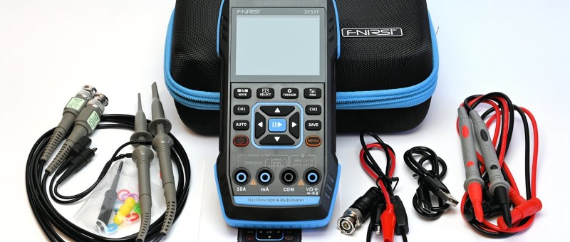Das Fnirsi 2C53T: Ein 50 MHz Zwei-Kanal-Oszilloskop, Multimeter und Funktionsgenerator (Review)