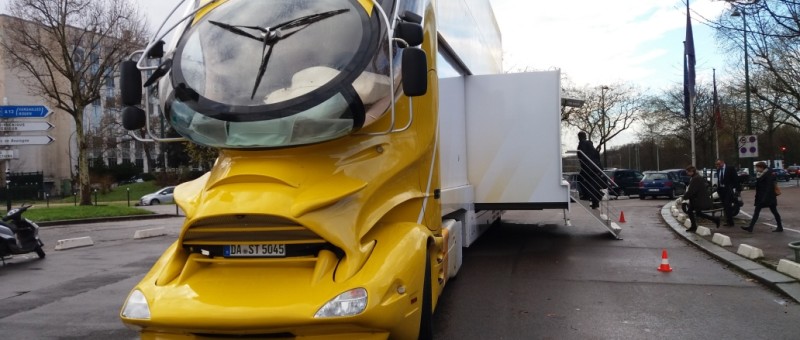 Designer-LKW voll mit High-Tech-Demos auf Europa-Tournee