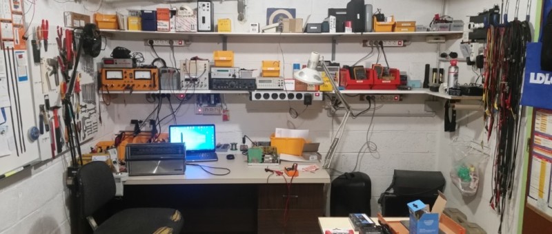Ein Arbeitsbereich für industrielle Messtechnik und DIY-Elektronik