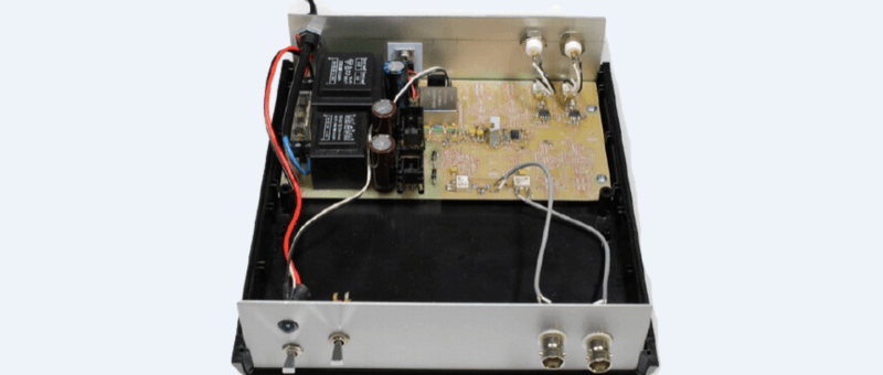10-MHz-Referenzgenerator: Hochgenau, mit Verteiler und galvanischer Trennung