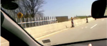 Une voiture qui se conduira au doigt et à l'oeil