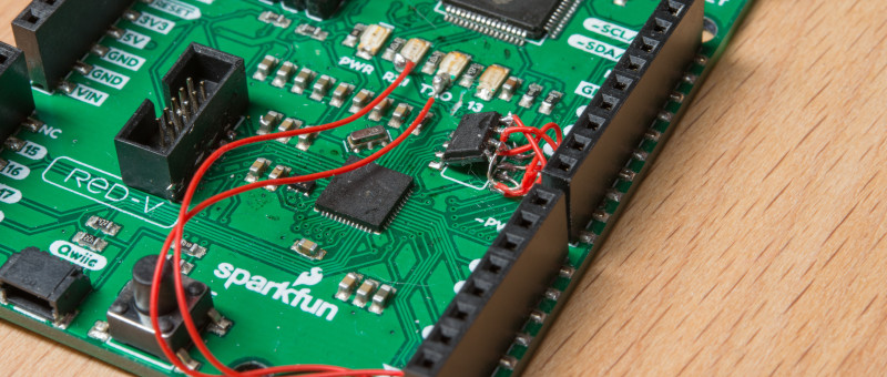 Trépanation d'un circuit imprimé à pastilles inaccessibles