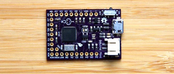 Carte compatible Arduino avec alimentation embarquée