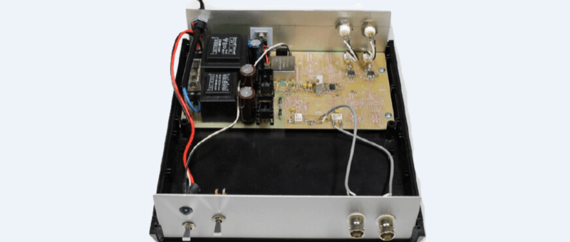 Realizza un Generatore di Riferimento da 10 MHz con Distributore e Isolamento Galvanico