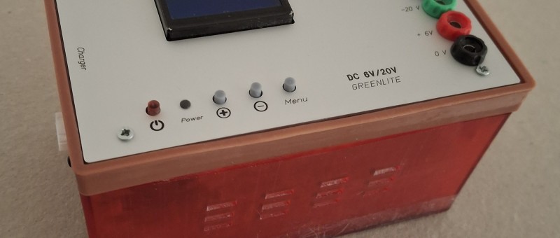 Alimentatore Portatile da Laboratorio a Tre Canali 