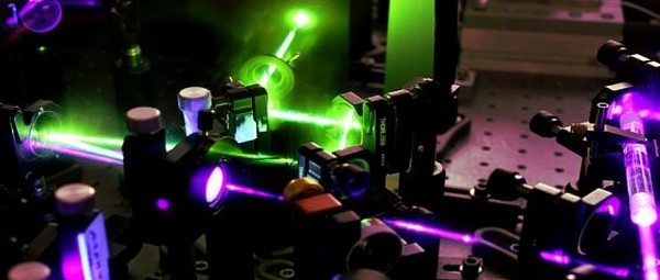 Zonnecel van perovskiet werkt ook als laser