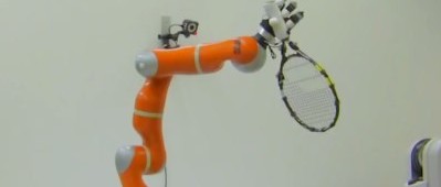 Robotarm grijpt voorwerpen uit de lucht
