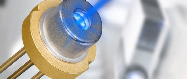 Blauwe laserdiode met optisch vermogen van 1,4 W
