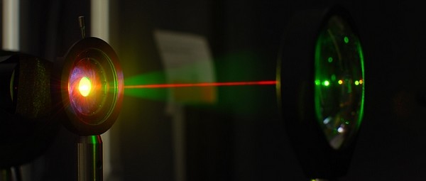 Onderzoekers maken silicium gevoelig voor infrarood licht