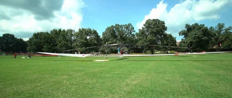 Bemande helikopter op zonne-energie bereikt hoogte van 30 cm