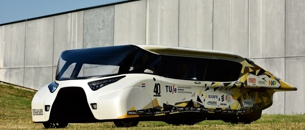 Nieuwe energie-positieve zonneauto van TU/e