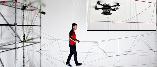 Drones bouwen touwbrug die een mens kan dragen