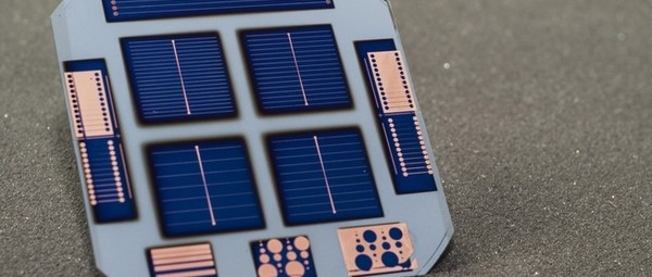 Eenvoudige, goedkope en efficiënte zonnecellen met ongedoteerd silicium