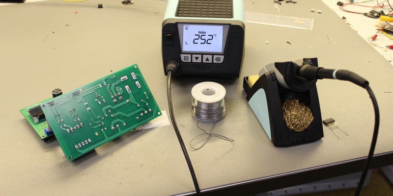 Review: Weller WT 1014 soldering station | Elektor Magazine