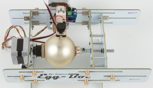 Decorate your Christmas Ornaments with the Elektor Eggbot