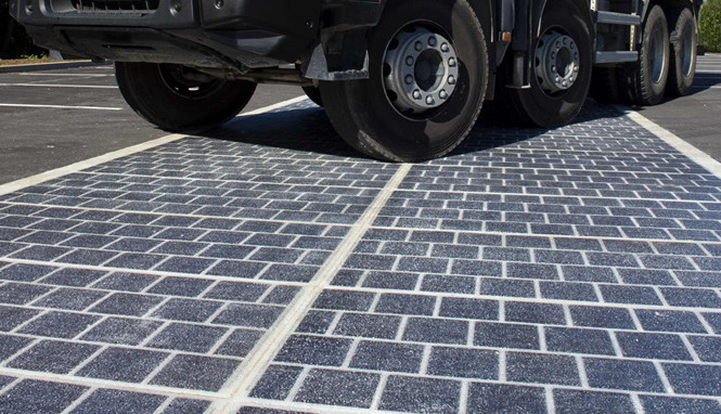 1000 km of highways surfaced with Photovoltaics