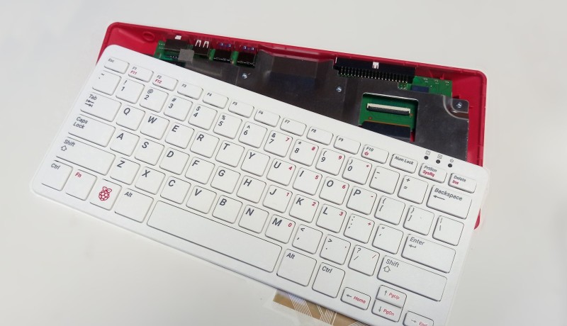 Raspberry Pi 400 Kit – Raspberry Pi 4-based PC Kit (EU)