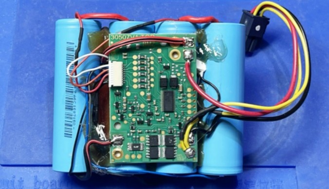 Battery Pack Repair: An Affordable Solution Your Workbench | Elektor Magazine