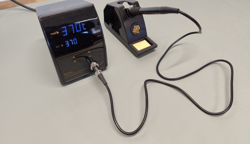 The ZD-8961-A Temperature-Controlled Soldering Station (Review)