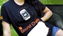 Lärmempfindliches T-Shirt lädt Handy auf
