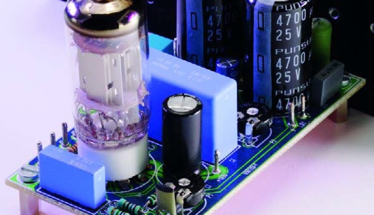 Technik im August: 8-Bit-Arduino-Sounds, ein einfacher Hybrid-Verstärker und mehr