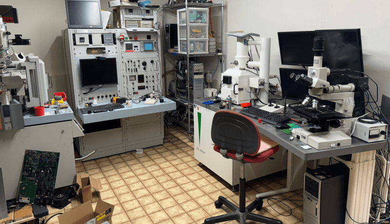 Die Werkstatt eines Testingenieurs für innovative Elektronikprojekte