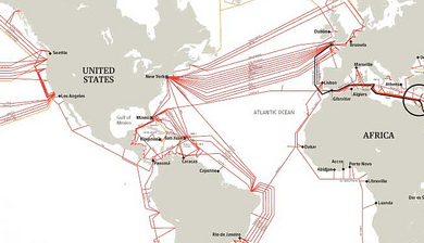Karte von in Meeren verlegten Internet-Kabeln. Von Alexander van Dijk. CC-BY-Lizenz.