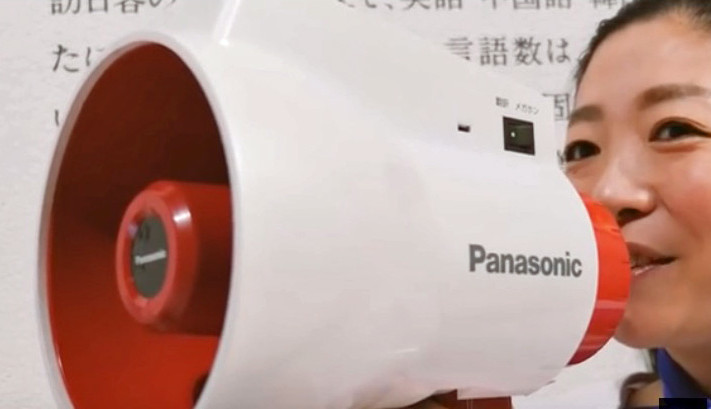Übersetzendes Megafon von Panasonic
